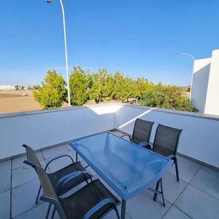 With Private Pool And Bbq * لارنكا