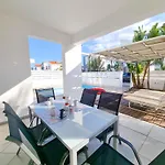 Villa With Private Pool And Bbq Lárnaka