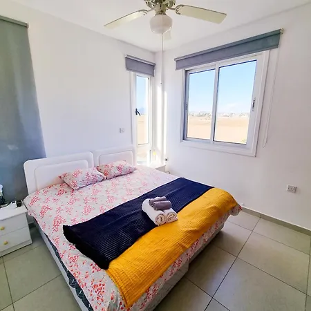 With Private Pool And Bbq וילה