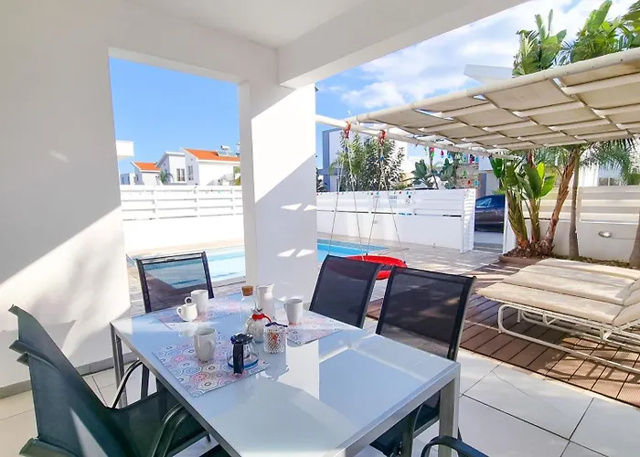 Βίλα With Private Pool And Bbq Λάρνακα